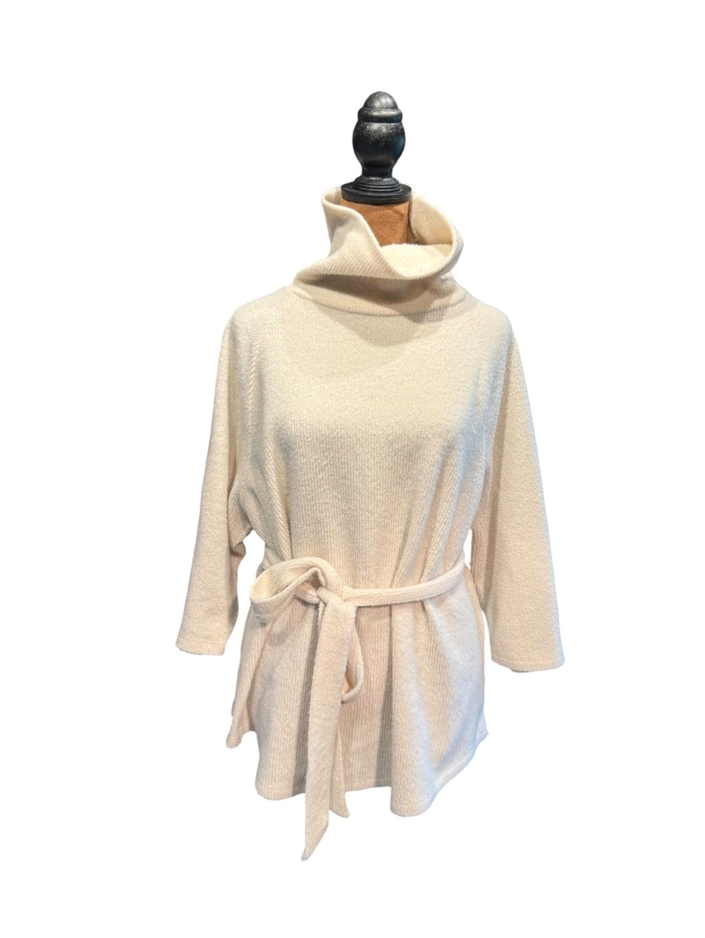 COMO BLU Cream Turtleneck Sweater with Belt